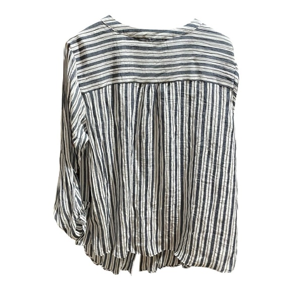 Hope & Harlow White and Black Relaxed 3/4 Sleeve Button Down Shirt - Picture 3 of 6